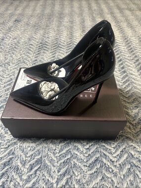 Black Patent Leather Pointed-Toe Stiletto Pumps d’Orsay Cut Out Side Design